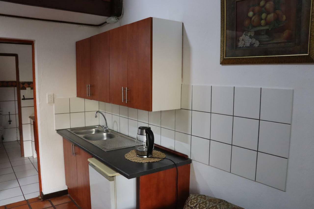 Greenwoods Self-Catering Pretoria-Noord Extérieur photo